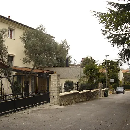 Apartment 16498b *